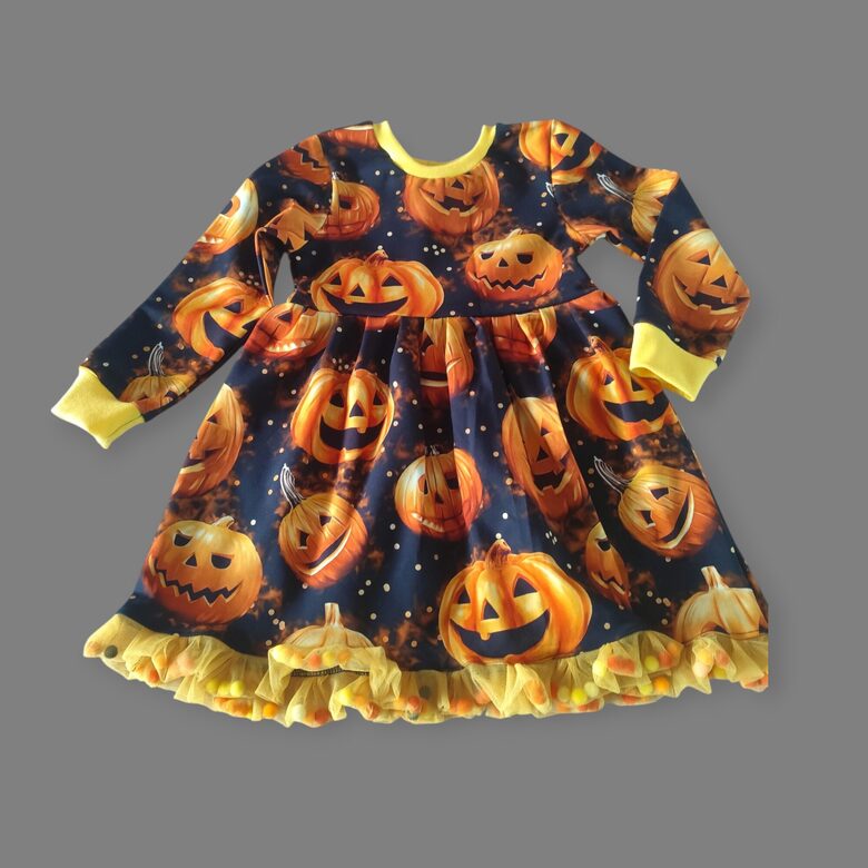 Kleita ”Ķirbji” ar tillu un bumbiņām 